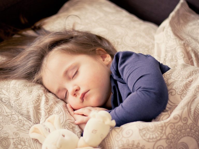赤ちゃんが快適な室温温度と、寝る時の暖房の使い方について解説！ 退職×日常